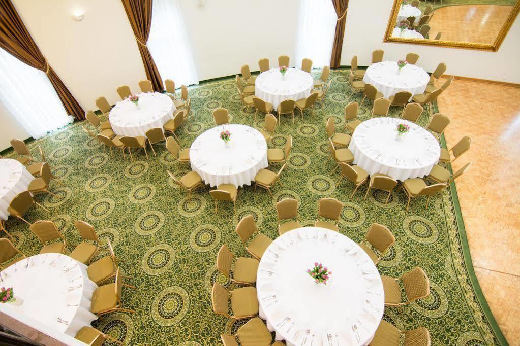 Centrum Konferencyjno-Apartamentowe Mrowka Βαρσοβία Εξωτερικό φωτογραφία